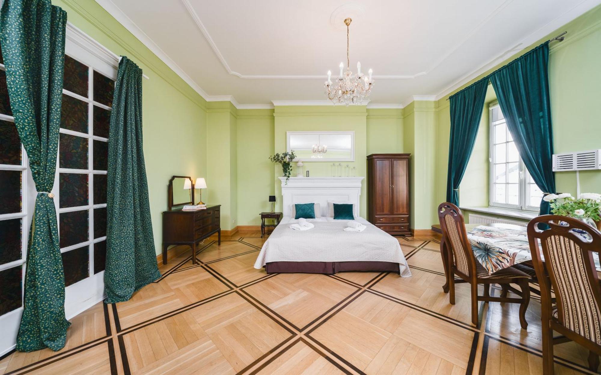 Apartamenty W Palacu Pod Baranami Krasków Exterior foto