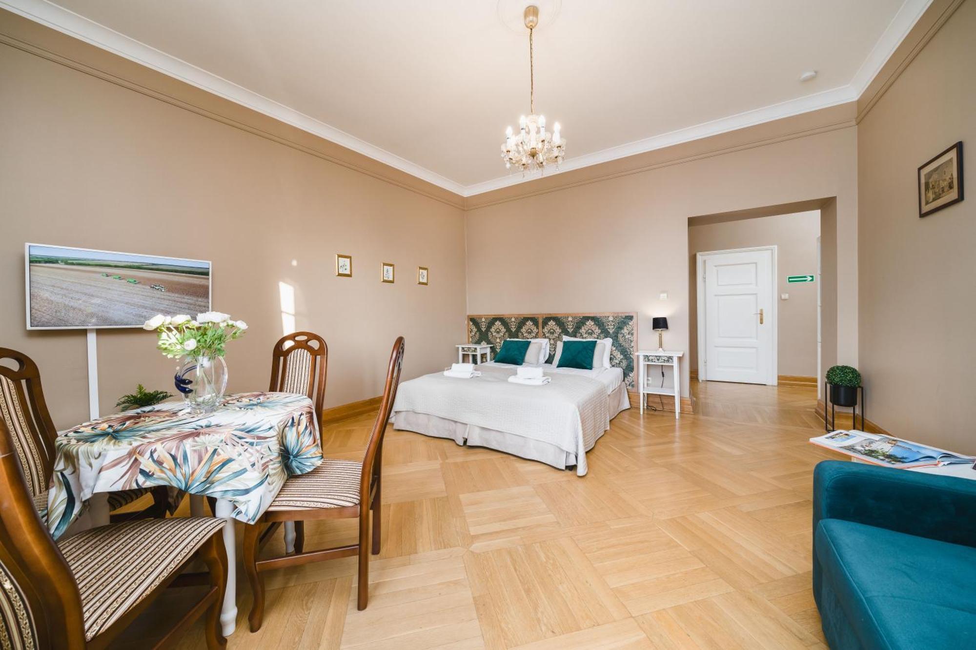 Apartamenty W Palacu Pod Baranami Krasków Exterior foto