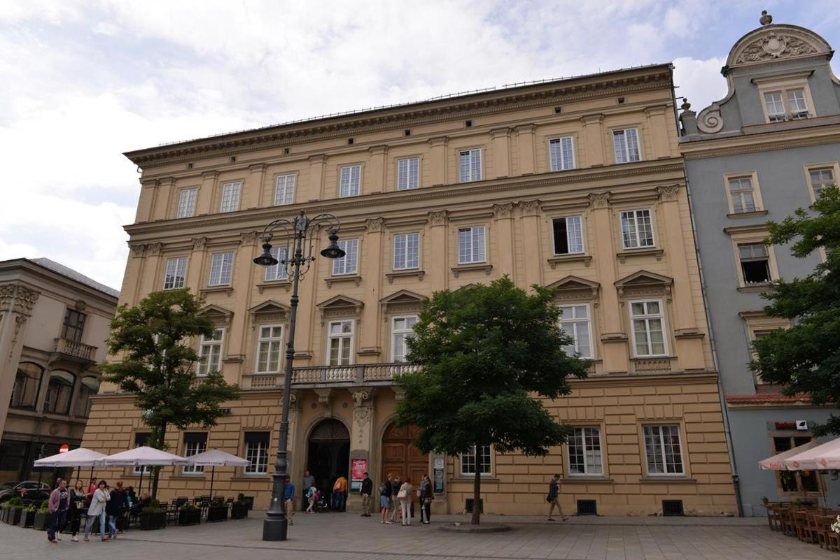 Apartamenty W Palacu Pod Baranami Krasków Exterior foto
