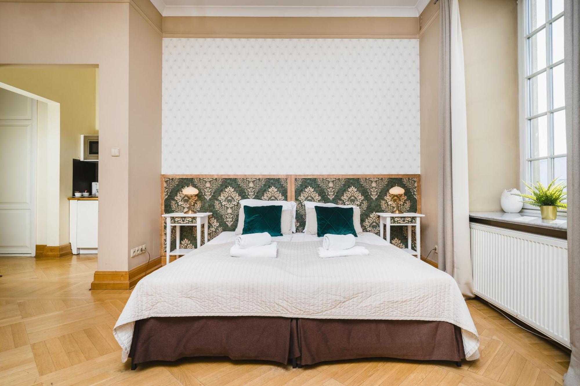 Apartamenty W Palacu Pod Baranami Krasków Exterior foto