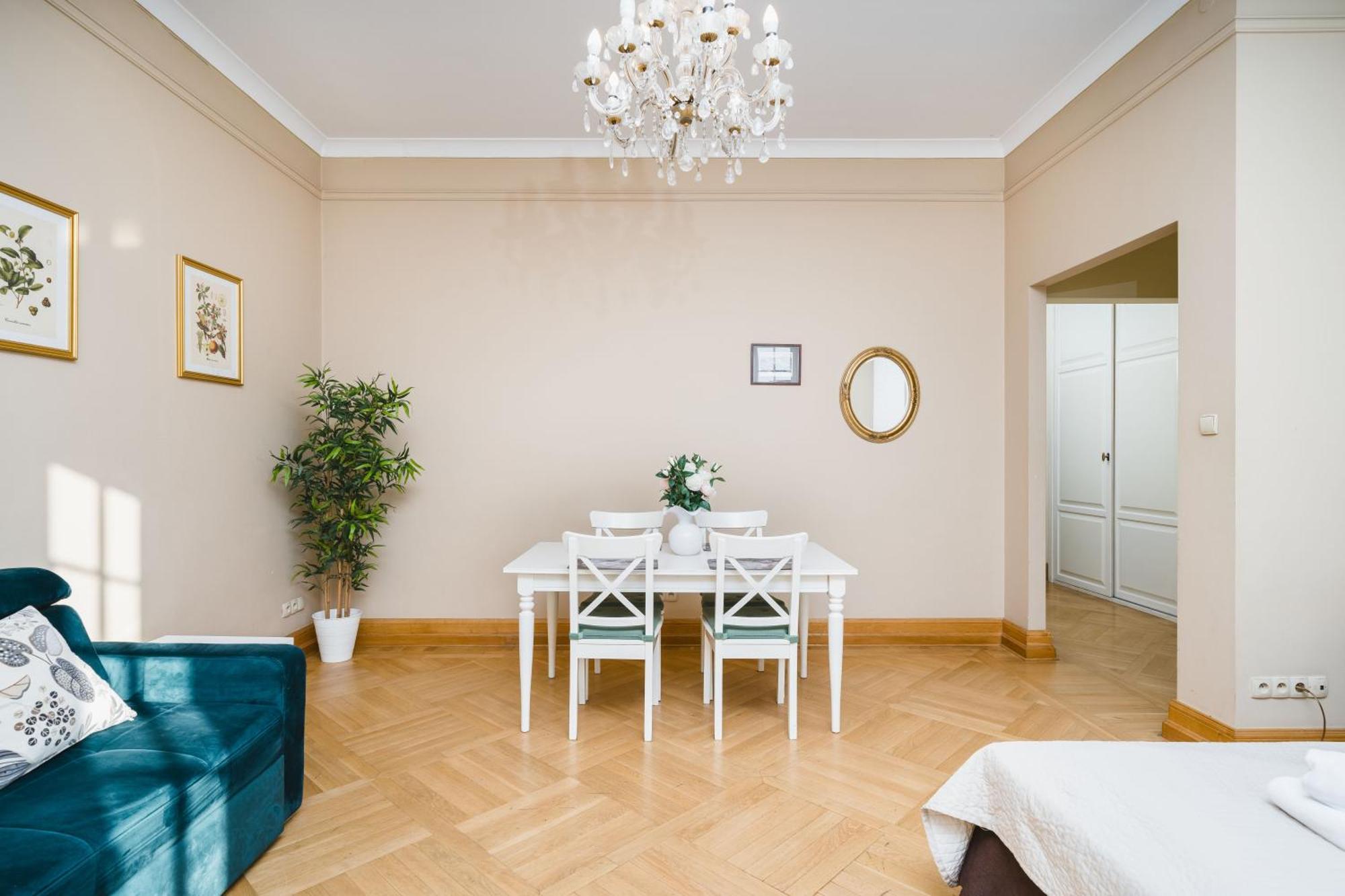 Apartamenty W Palacu Pod Baranami Krasków Exterior foto