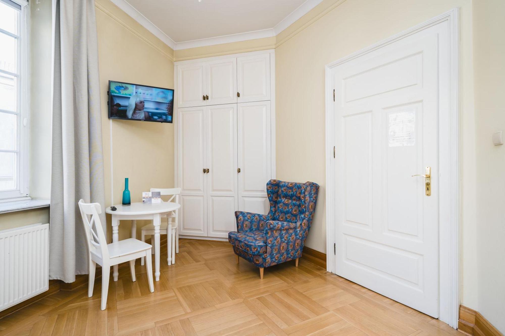 Apartamenty W Palacu Pod Baranami Krasków Exterior foto