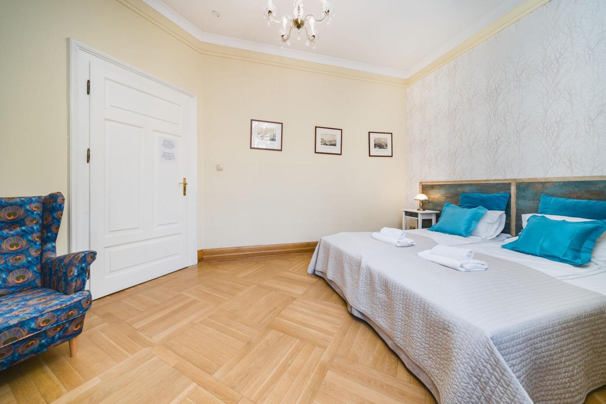 Apartamenty W Palacu Pod Baranami Krasków Exterior foto
