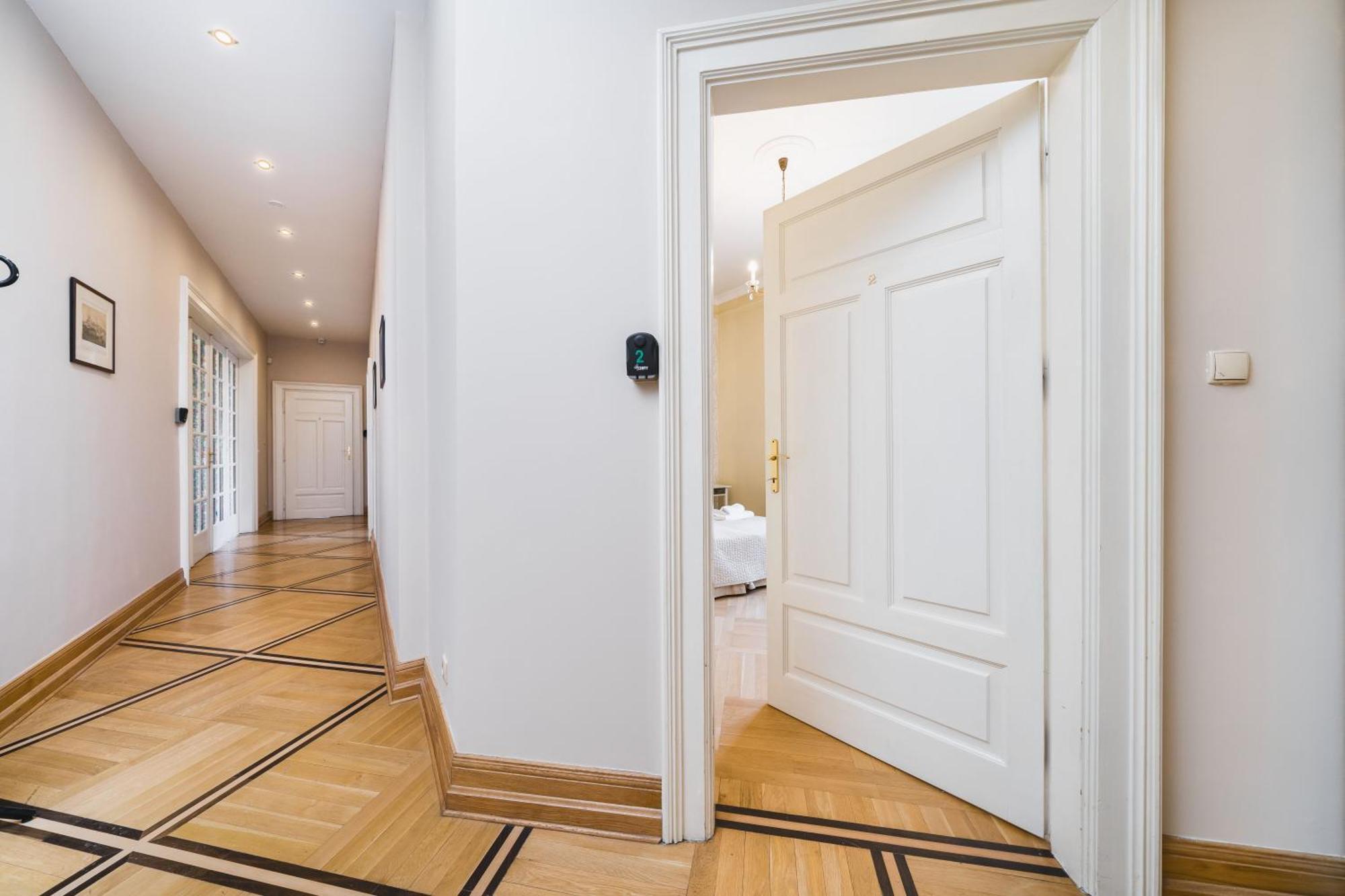 Apartamenty W Palacu Pod Baranami Krasków Exterior foto