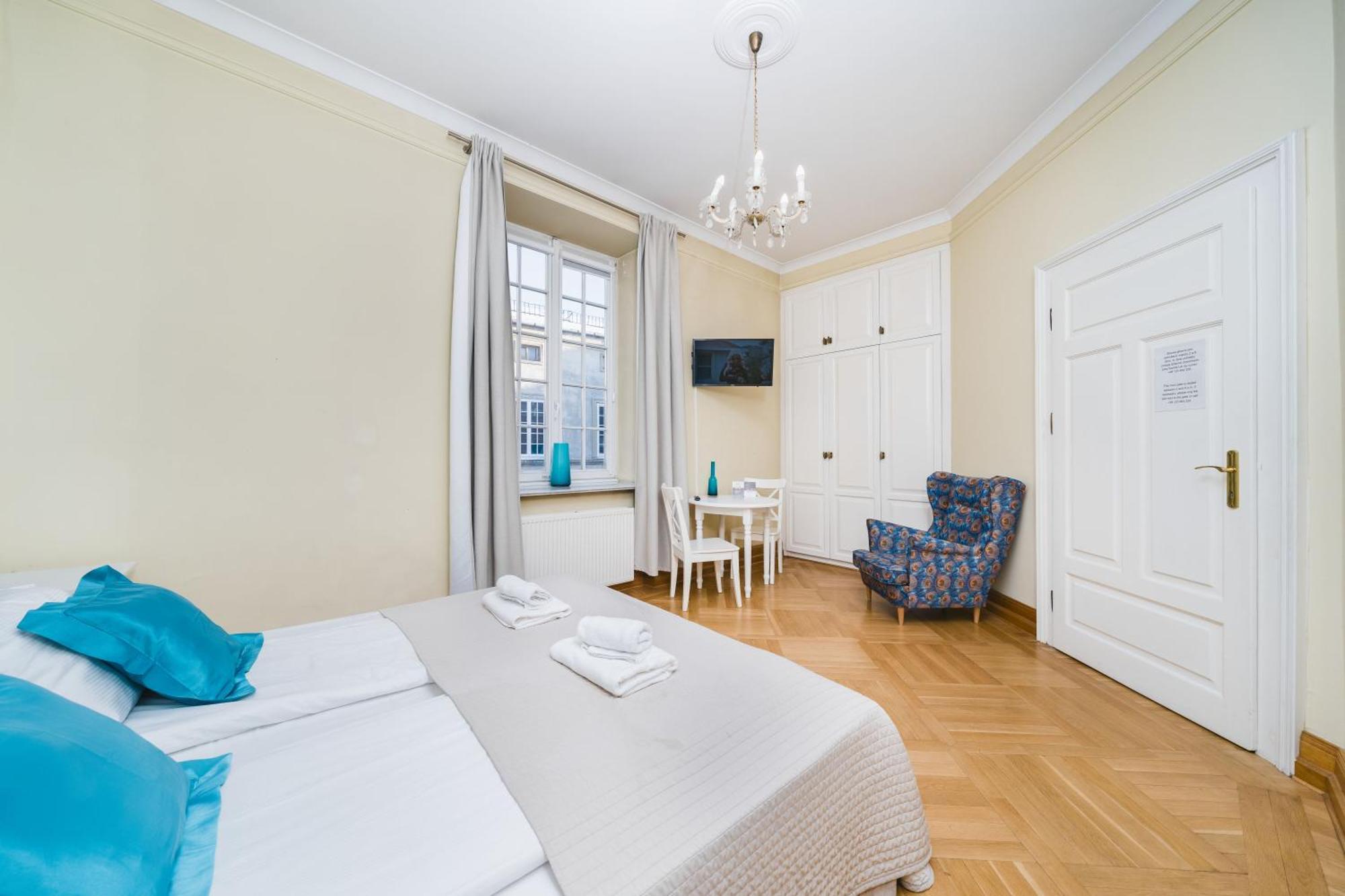 Apartamenty W Palacu Pod Baranami Krasków Exterior foto