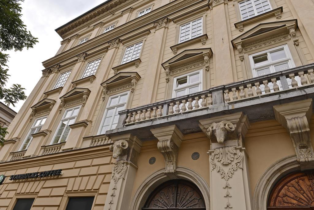 Apartamenty W Palacu Pod Baranami Krasków Exterior foto