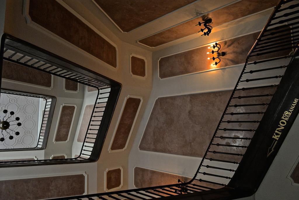 Apartamenty W Palacu Pod Baranami Krasków Exterior foto