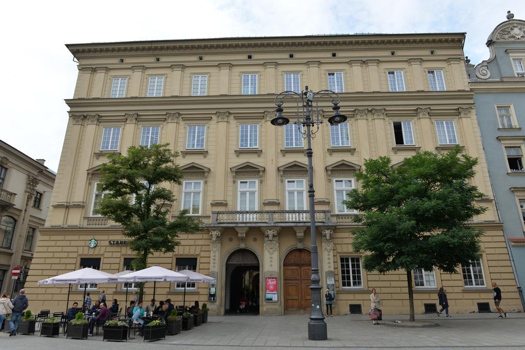 Apartamenty W Palacu Pod Baranami Krasków Exterior foto