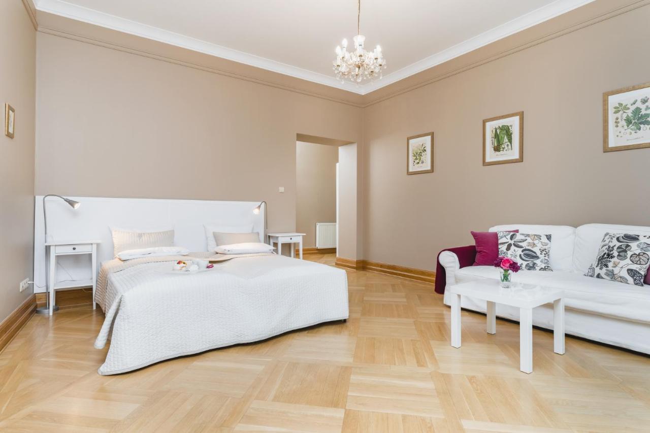Apartamenty W Palacu Pod Baranami Krasków Exterior foto