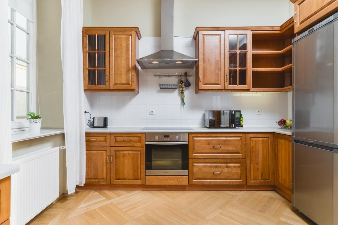 Apartamenty W Palacu Pod Baranami Krasków Exterior foto