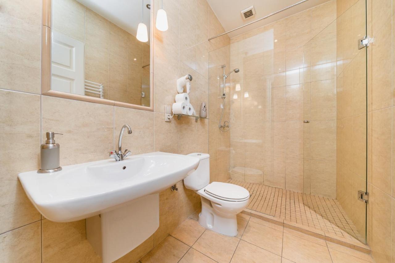 Apartamenty W Palacu Pod Baranami Krasków Exterior foto