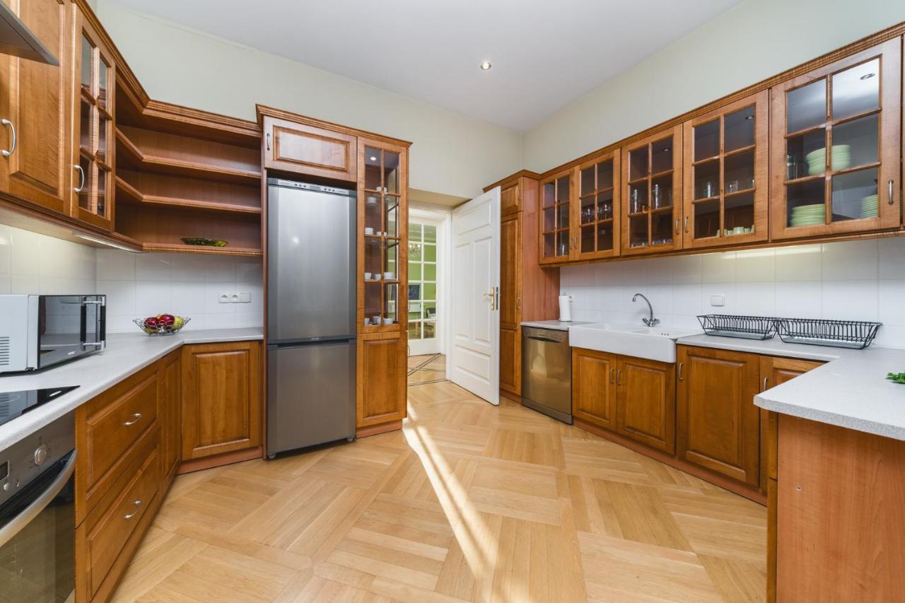Apartamenty W Palacu Pod Baranami Krasków Exterior foto