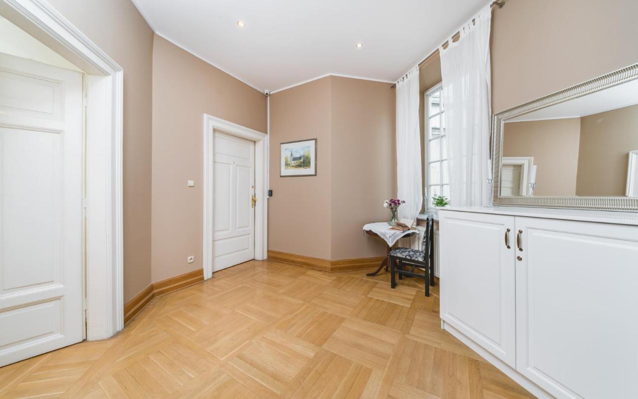 Apartamenty W Palacu Pod Baranami Krasków Exterior foto