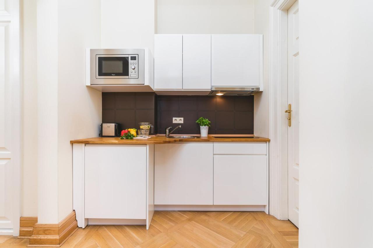 Apartamenty W Palacu Pod Baranami Krasków Exterior foto